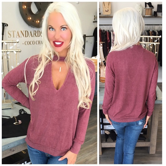 ❤️LAST 1! Beautiful Wine V Neck Choker Top! - Picture 2 of 2